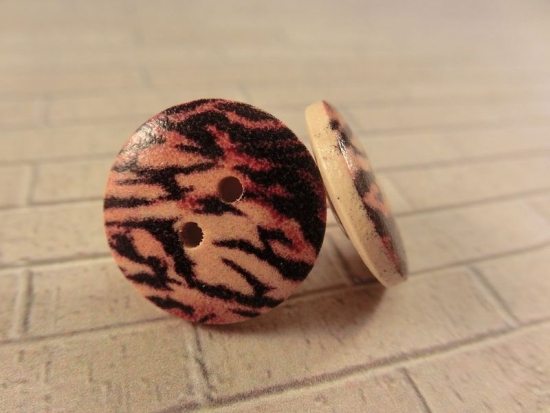 Preview: Tiger Muster Holzknopf Ohrstecker Button Streifen